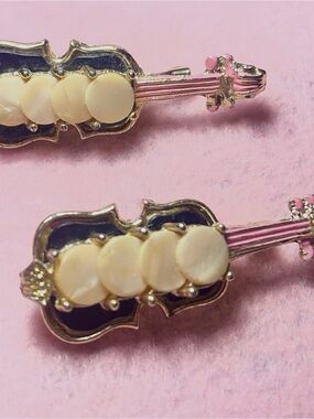 Vintage Violin Pin Brooches in Black and Cream